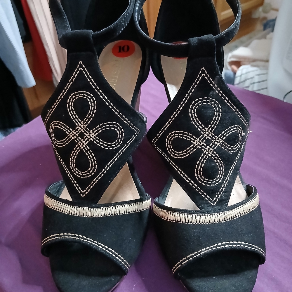 Restricted heels